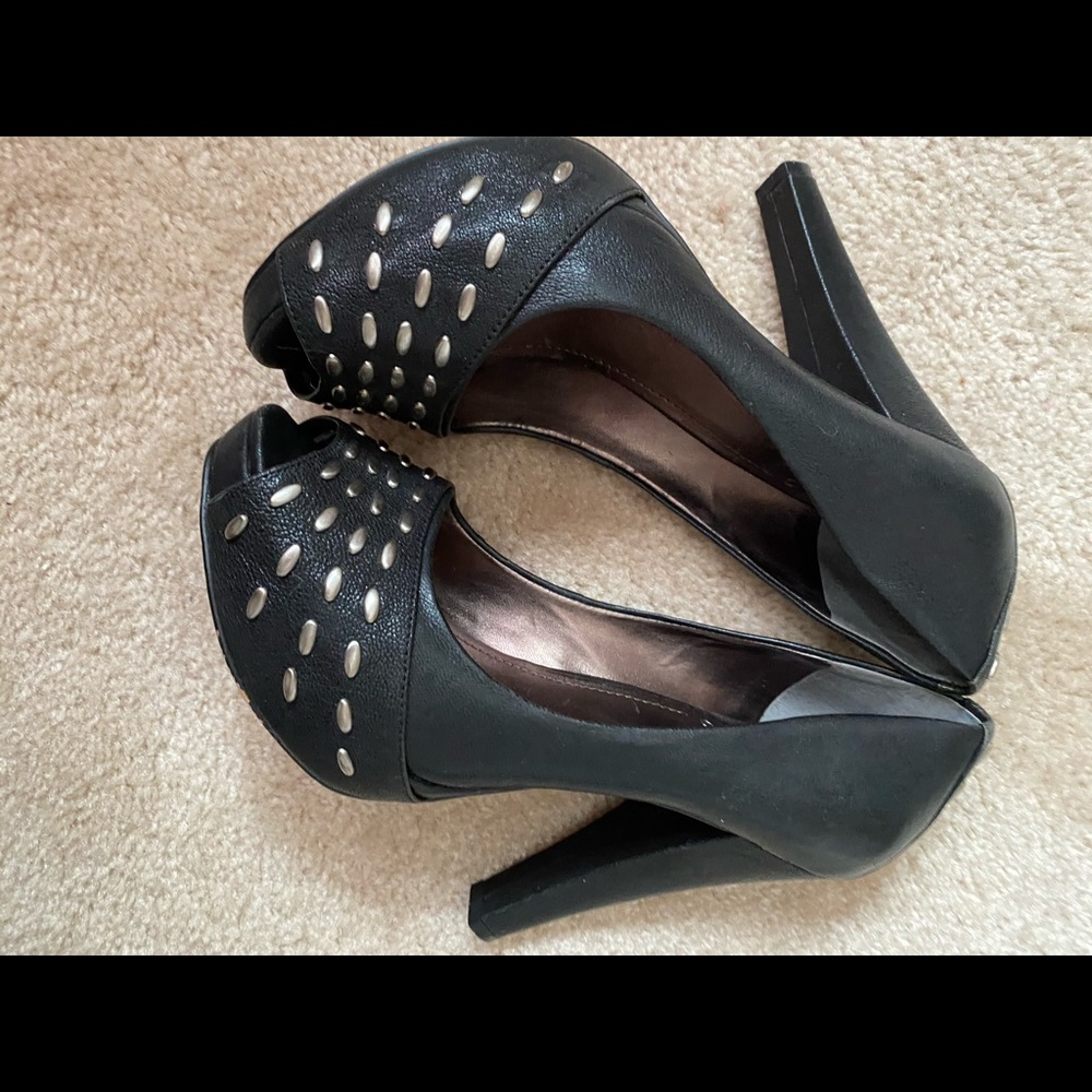 VINCE CAMUTO REAL LEATHER HEELS